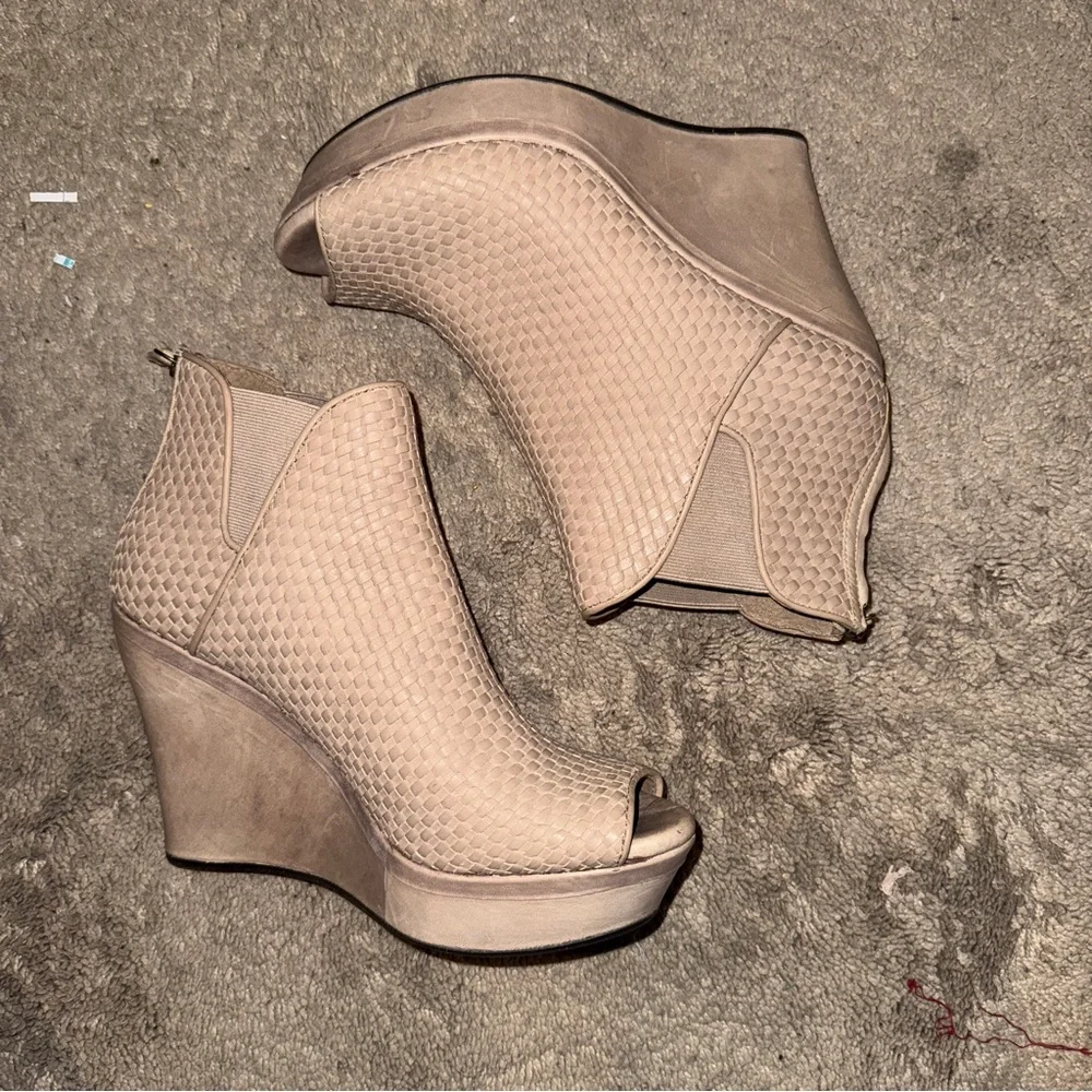 UGG Textured‎ Tan Wedge Booties
